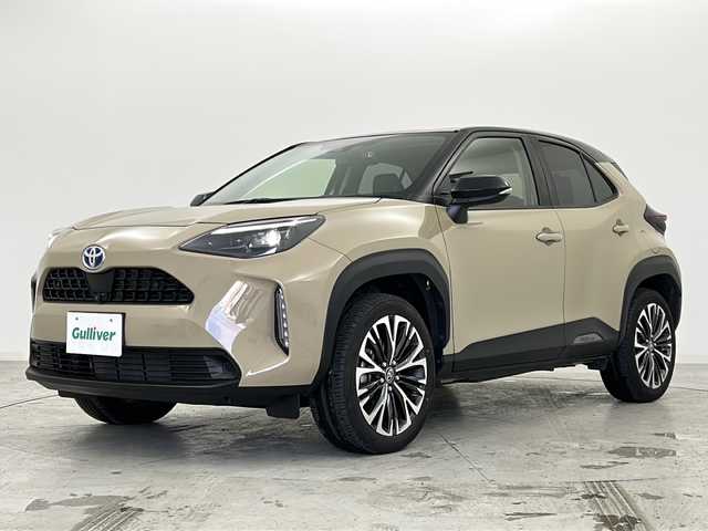 トヨタ ヤリスクロス ハイブリッド Z 宮城県 2021(令3)年 1.5万km ブラックマイカ/ベージュ 2トーン 禁煙車/トヨタセーフティーセンス/・レーントレーシングアシスト/・レーダークルーズコントロール/・ロードサインアシスト/・オートマチックハイビーム/・パーキングサポートブレーキ（ＰＫＳＢ）/・プリクラッシュセーフティ/パノラミックビューモニター/純正8インチTコネクトナビ/・BT/USB/AM/FM/ビルトインETC/前後ドライブレコーダー/前席シートヒーター/運転席パワーシート/ハーフレザーシート/ステアリングヒーター/革巻きステアリング/ステアリングスイッチ/スマートキー×2/プッシュスタート/LEDヘッドライト/LEDフォグランプ/純正18インチアルミホイール/純正フロアマット/前後コーナーセンサー/横滑り防止装置