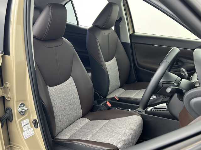 トヨタ ヤリスクロス ハイブリッド Z 宮城県 2021(令3)年 1.5万km ブラックマイカ/ベージュ 2トーン 禁煙車/トヨタセーフティーセンス/・レーントレーシングアシスト/・レーダークルーズコントロール/・ロードサインアシスト/・オートマチックハイビーム/・パーキングサポートブレーキ（ＰＫＳＢ）/・プリクラッシュセーフティ/パノラミックビューモニター/純正8インチTコネクトナビ/・BT/USB/AM/FM/ビルトインETC/前後ドライブレコーダー/前席シートヒーター/運転席パワーシート/ハーフレザーシート/ステアリングヒーター/革巻きステアリング/ステアリングスイッチ/スマートキー×2/プッシュスタート/LEDヘッドライト/LEDフォグランプ/純正18インチアルミホイール/純正フロアマット/前後コーナーセンサー/横滑り防止装置