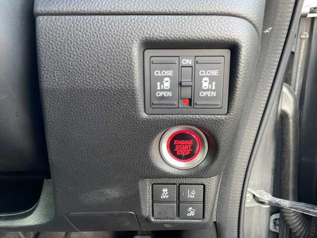 ホンダ Ｎ ＢＯＸ カスタム G L ホンダセンシング 島根県 2019(平31)年 6.8万km シャイニンググレーM 純正Gathers8インチナビゲーション(VXU-185NBi)/フルセグ BT CD DVD/ホンダセンシング/レーダークルーズコントロール/バックカメラ/ドライブレコーダー/ビルトインETC/両側パワースライドドア/LEDヘッドライト/後席サイドサンシェード