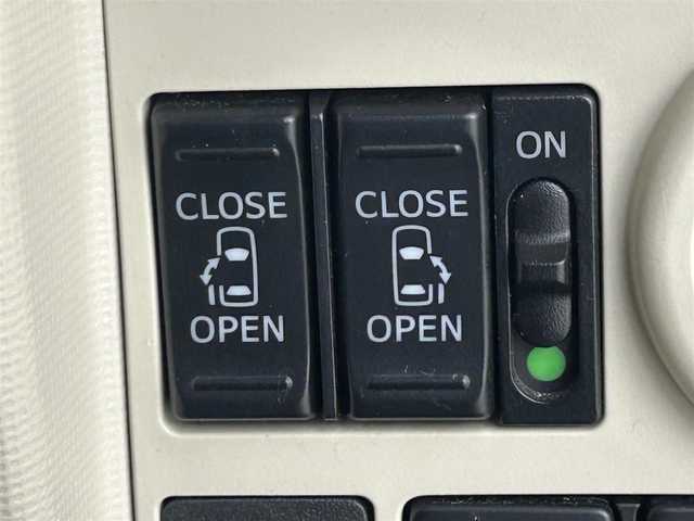 ダイハツ ムーヴ キャンバス G メイクアップ SA Ⅲ 千葉県 2018(平30)年 5.2万km パールホワイトⅢ/ナチュラルベージュマイカメタリック 2トーン スマートアシストIII/　・衝突回避支援ブレーキ機能/　・衝突警報機能/　・車線逸脱警報機能/　・誤発進抑制制御機能/　・オートハイビーム/純正メモリナビ/　　DVD/BT/フルセグTV/両側パワースライドドア/LEDオートライト/フォグランプ/コーナーセンサー/アイドリングストップ/スマートキー/ETC