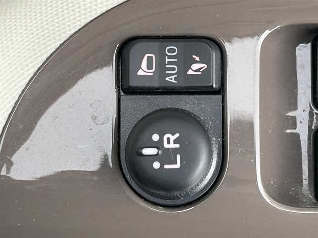 ダイハツ ムーヴ キャンバス G メイクアップ SA Ⅲ 千葉県 2018(平30)年 5.2万km パールホワイトⅢ/ナチュラルベージュマイカメタリック 2トーン スマートアシストIII/　・衝突回避支援ブレーキ機能/　・衝突警報機能/　・車線逸脱警報機能/　・誤発進抑制制御機能/　・オートハイビーム/純正メモリナビ/　　DVD/BT/フルセグTV/両側パワースライドドア/LEDオートライト/フォグランプ/コーナーセンサー/アイドリングストップ/スマートキー/ETC