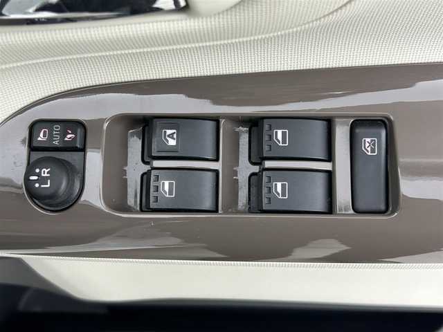 ダイハツ ムーヴ キャンバス G メイクアップ SA Ⅲ 千葉県 2018(平30)年 5.2万km パールホワイトⅢ/ナチュラルベージュマイカメタリック 2トーン スマートアシストIII/　・衝突回避支援ブレーキ機能/　・衝突警報機能/　・車線逸脱警報機能/　・誤発進抑制制御機能/　・オートハイビーム/純正メモリナビ/　　DVD/BT/フルセグTV/両側パワースライドドア/LEDオートライト/フォグランプ/コーナーセンサー/アイドリングストップ/スマートキー/ETC