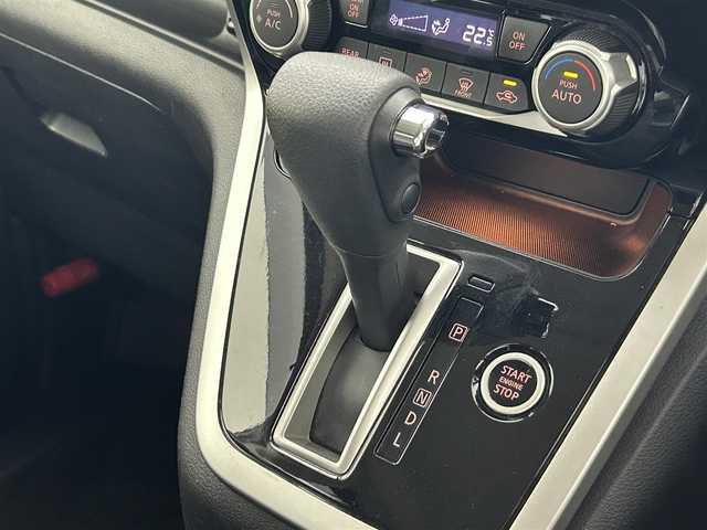 日産 セレナ ハイウェイスターVセレクションⅡ 熊本県 2019(令1)年 5.8万km マルーンレッド 2トーン ワンオーナー　/禁煙車　/純正ナビ（ＣＤ・ＤＶＤ・フルセグ・ＢＴ・ＳＤ・ＵＳＢ）/全周囲カメラ　/純正前方ドライブレコーダー　/純正後席フリップダウンモニター　/ビルトインＥＴＣ　/クルーズコントロール/両側パワースライドドア　/前後クリアランスソナー/アイドリングストップ/衝突軽減ブレーキ/レーンキープアシスト/横滑り防止/純正フロアマット/純正１６インチAW/オートライト/LEDヘッドライト/フォグランプ/スマートキー/プッシュスタート/スペアキー1本/保証書