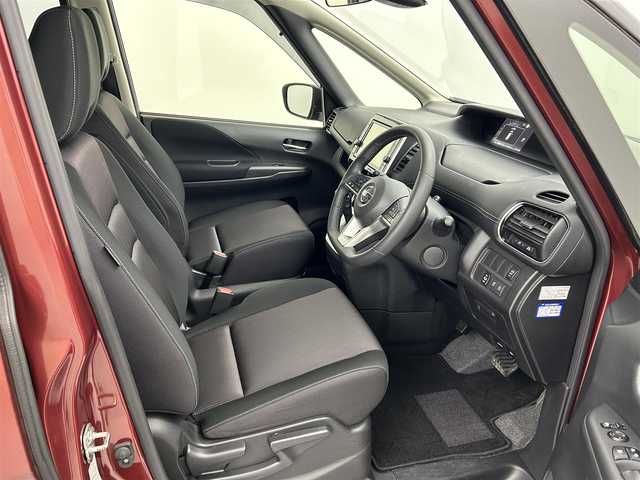 日産 セレナ ハイウェイスターVセレクションⅡ 熊本県 2019(令1)年 5.8万km マルーンレッド 2トーン ワンオーナー　/禁煙車　/純正ナビ（ＣＤ・ＤＶＤ・フルセグ・ＢＴ・ＳＤ・ＵＳＢ）/全周囲カメラ　/純正前方ドライブレコーダー　/純正後席フリップダウンモニター　/ビルトインＥＴＣ　/クルーズコントロール/両側パワースライドドア　/前後クリアランスソナー/アイドリングストップ/衝突軽減ブレーキ/レーンキープアシスト/横滑り防止/純正フロアマット/純正１６インチAW/オートライト/LEDヘッドライト/フォグランプ/スマートキー/プッシュスタート/スペアキー1本/保証書