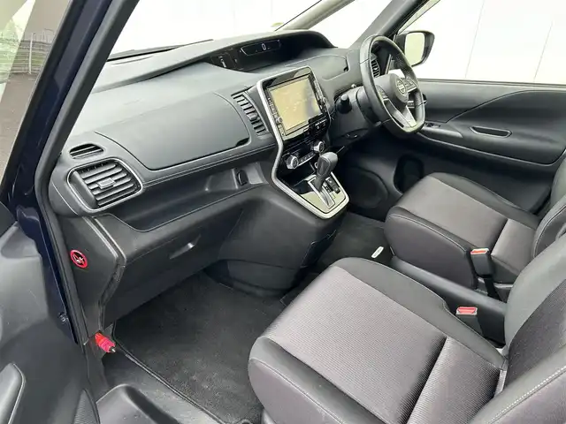 日産 セレナ ハイウェイスター Vセレクション 福島県 2018(平30)年 10.1万km アズライトブルー (株)IDOMが運営する【じしゃロン福島店】の自社ローン専用車両になります。こちらは現金またはオートローンご利用時の価格です。自社ローンご希望の方は別途その旨お申付け下さい/純正ナビ/フルセグＴＶ/ステアリングリモコン/両側パワースライドドア/クルーズコントロール/パーキングアシスト/ドアバイザー/ＥＴＣ/ドライブレコーダー/コーナーセンサー/フリップダウンモニター/革巻きステアリング