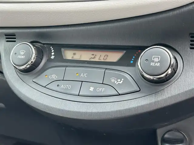 トヨタ ヴィッツ U 長野県 2012(平24)年 7.9万km ホワイトパールクリスタルシャイン ４ＷＤ　/ＰＷ　/ＰＳ　/ＡＵＸ　/ＣＤ　/純正フロアマット　/プッシュスタート　/フルフラットシート　/ＡＢＳ　/Ｗエアバッグ　/オートエアコン　/オートライト　/ブレーキアシスト　/ＵＶカットガラス