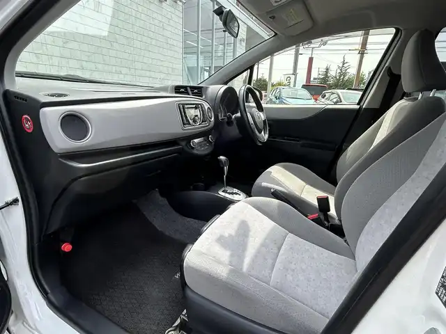 トヨタ ヴィッツ U 長野県 2012(平24)年 7.9万km ホワイトパールクリスタルシャイン ４ＷＤ　/ＰＷ　/ＰＳ　/ＡＵＸ　/ＣＤ　/純正フロアマット　/プッシュスタート　/フルフラットシート　/ＡＢＳ　/Ｗエアバッグ　/オートエアコン　/オートライト　/ブレーキアシスト　/ＵＶカットガラス
