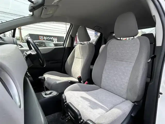 トヨタ ヴィッツ U 長野県 2012(平24)年 7.9万km ホワイトパールクリスタルシャイン ４ＷＤ　/ＰＷ　/ＰＳ　/ＡＵＸ　/ＣＤ　/純正フロアマット　/プッシュスタート　/フルフラットシート　/ＡＢＳ　/Ｗエアバッグ　/オートエアコン　/オートライト　/ブレーキアシスト　/ＵＶカットガラス