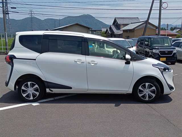 トヨタ シエンタ G クエロ 福井県 2022(令4)年 3.2万km ホワイトパールクリスタルシャイン ワンオーナー車/前席シートヒーター/４WD/ステアリングヒーター/前後コーナーセンサー/ビルトインETC/LEDヘッドライト/Fフォグ/クリアランスソナー/両側パワースライドドア/純正9インチメモリナビ/フルセグテレビ/衝突被害軽減システム/レーンキープアシスト/横滑り防止装置/盗難防止装置/純正ホイルキャップ/ダブルエアバッグ/純正フロアマット/スマートキー