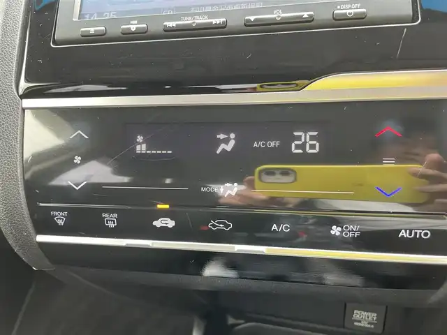 ホンダ フィット 13G Fパッケージ 石川県 2015(平27)年 8.5万km パール 純正メモリーナビ/バックカメラ/スマートキー/プッシュスタート/電動ミラー/ABS/社外アルミホイール&スタッドレス/純正ホイール&夏タイヤ積み込み/ステアリングリモコン