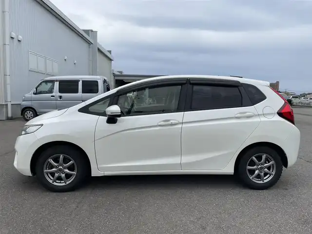 ホンダ フィット 13G Fパッケージ 石川県 2015(平27)年 8.5万km パール 純正メモリーナビ/バックカメラ/スマートキー/プッシュスタート/電動ミラー/ABS/社外アルミホイール&スタッドレス/純正ホイール&夏タイヤ積み込み/ステアリングリモコン