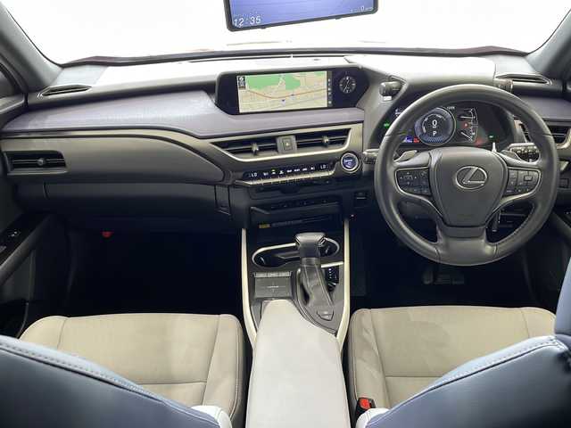 レクサス ＵＸ 250h バージョンC 栃木県 2023(令5)年 4万km マダーレッド 純正メーカーOPナビ/（CD/DVD/フルセグTV/BT）/全方位カメラ/サンルーフ/三眼LEDヘッドライト/Lexus Safety System＋/・パノラミックビューモニター/・レーダークルーズコントロール/・ブラインドスポットモニター/・プリクラッシュセーフティ/・パーキングサポートブレーキ/・クリアランスソナー/・ロードサインアシスト/・オートマチックハイビーム/・レーントレーシングアシスト/前後コーナーセンサー/ETC2.0/前後ドラレコ/パワーバックドア/パワーシート/シートヒーター/メモリーシート/デジタルインナーミラー/オートライト/純正アルミホイール/純正フロアマット