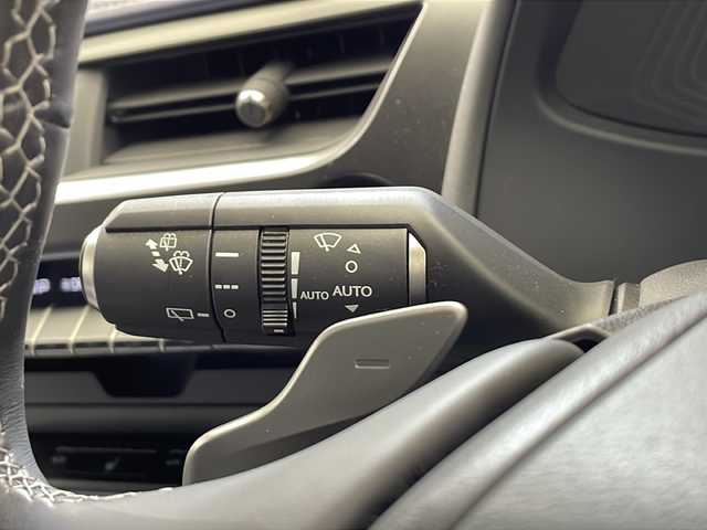 レクサス ＵＸ 250h バージョンC 栃木県 2023(令5)年 4万km マダーレッド 純正メーカーOPナビ/（CD/DVD/フルセグTV/BT）/全方位カメラ/サンルーフ/三眼LEDヘッドライト/Lexus Safety System＋/・パノラミックビューモニター/・レーダークルーズコントロール/・ブラインドスポットモニター/・プリクラッシュセーフティ/・パーキングサポートブレーキ/・クリアランスソナー/・ロードサインアシスト/・オートマチックハイビーム/・レーントレーシングアシスト/前後コーナーセンサー/ETC2.0/前後ドラレコ/パワーバックドア/パワーシート/シートヒーター/メモリーシート/デジタルインナーミラー/オートライト/純正アルミホイール/純正フロアマット