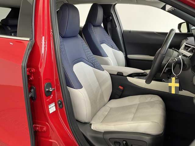 レクサス ＵＸ 250h バージョンC 栃木県 2023(令5)年 4万km マダーレッド 純正メーカーOPナビ/（CD/DVD/フルセグTV/BT）/全方位カメラ/サンルーフ/三眼LEDヘッドライト/Lexus Safety System＋/・パノラミックビューモニター/・レーダークルーズコントロール/・ブラインドスポットモニター/・プリクラッシュセーフティ/・パーキングサポートブレーキ/・クリアランスソナー/・ロードサインアシスト/・オートマチックハイビーム/・レーントレーシングアシスト/前後コーナーセンサー/ETC2.0/前後ドラレコ/パワーバックドア/パワーシート/シートヒーター/メモリーシート/デジタルインナーミラー/オートライト/純正アルミホイール/純正フロアマット