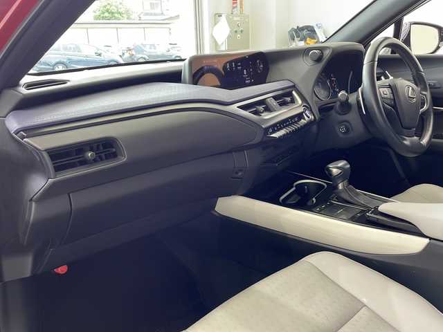 レクサス ＵＸ 250h バージョンC 栃木県 2023(令5)年 4万km マダーレッド 純正メーカーOPナビ/（CD/DVD/フルセグTV/BT）/全方位カメラ/サンルーフ/三眼LEDヘッドライト/Lexus Safety System＋/・パノラミックビューモニター/・レーダークルーズコントロール/・ブラインドスポットモニター/・プリクラッシュセーフティ/・パーキングサポートブレーキ/・クリアランスソナー/・ロードサインアシスト/・オートマチックハイビーム/・レーントレーシングアシスト/前後コーナーセンサー/ETC2.0/前後ドラレコ/パワーバックドア/パワーシート/シートヒーター/メモリーシート/デジタルインナーミラー/オートライト/純正アルミホイール/純正フロアマット