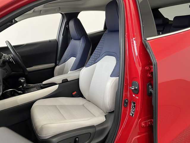 レクサス ＵＸ 250h バージョンC 栃木県 2023(令5)年 4万km マダーレッド 純正メーカーOPナビ/（CD/DVD/フルセグTV/BT）/全方位カメラ/サンルーフ/三眼LEDヘッドライト/Lexus Safety System＋/・パノラミックビューモニター/・レーダークルーズコントロール/・ブラインドスポットモニター/・プリクラッシュセーフティ/・パーキングサポートブレーキ/・クリアランスソナー/・ロードサインアシスト/・オートマチックハイビーム/・レーントレーシングアシスト/前後コーナーセンサー/ETC2.0/前後ドラレコ/パワーバックドア/パワーシート/シートヒーター/メモリーシート/デジタルインナーミラー/オートライト/純正アルミホイール/純正フロアマット