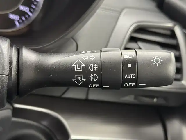 スバル インプレッサ スポーツ 2．0i－S アイサイト 三重県 2017(平29)年 1.4万km ダークグレーメタリック ガソリン/FF/MTモード付フロアCVT/純正 8インチナビ CN-LR820D/（FM/AM/SD/iPod/TV/USB/Bluetooth/MEMORY MUSIC/CD/DVD/HDMI/VTR）/ETC/アイサイト/・プリクラッシュブレーキ/・アクティブレーンキープ（車線中央維持）/・全車速追従/定速クルーズコントロール/・後退速度リミッター/・先行車発進お知らせ機能/・ヒルスタートアシスト/装備/・8wayパワーシート（D/N）/・左右独立オートエアコン/・オートライト/・ステアリング連動ヘッドライト（SRH）/・LEDヘッドライト/・オートワイパー/・パドルシフト/・電子パーキングブレーキ/・プッシュスタート/・充電用USBジャックx2/・純正18インチアルミホイール/・冬用タイヤ付属（17インチアルミホイール付）/・スマートキーx2/・保/取/ナビ取/など