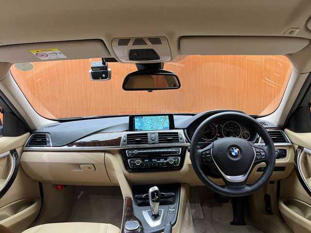 ＢＭＷ ３２０ｄ ラグジュアリー 千葉県 2016(平28)年 2.7万km インペリアル・ブルー・ブリリアント・エフェクト ＡＣＣ　/ベージュ革　/ナビ　/Ｂｌｕｅｔｏｏｔｈ接続　/Ｂカメラ　/シートヒーター　/パークディスタンス　/コンフォートアクセス　/ＬＥＤヘッドライト　/衝突軽減Ｂ　/ＬＫＡ　/純正ドラレコ　/ＥＴＣ　/禁煙車