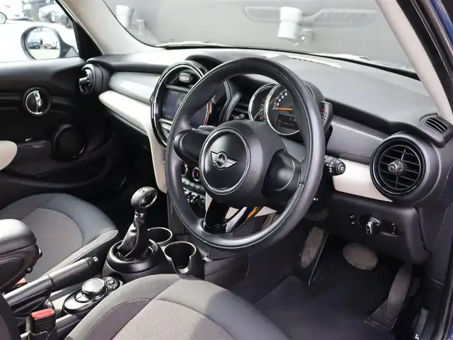 ＭＩＮＩ ＢＭＷ ミニ クーパー 長野県 2015(平27)年 5.6万km 紺 純正ナビ　/Ｂｌｕｅｔｏｏｔｈ　/純正１６ＡＷ　/横滑り防止　/アイドリングストップ　