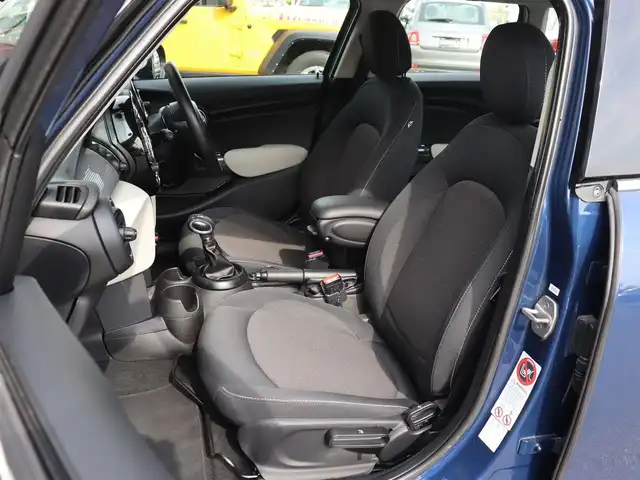 ＭＩＮＩ ＢＭＷ ミニ クーパー 長野県 2015(平27)年 5.6万km 紺 純正ナビ　/Ｂｌｕｅｔｏｏｔｈ　/純正１６ＡＷ　/横滑り防止　/アイドリングストップ　