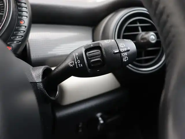 ＭＩＮＩ ＢＭＷ ミニ クーパー 長野県 2015(平27)年 5.6万km 紺 純正ナビ　/Ｂｌｕｅｔｏｏｔｈ　/純正１６ＡＷ　/横滑り防止　/アイドリングストップ　