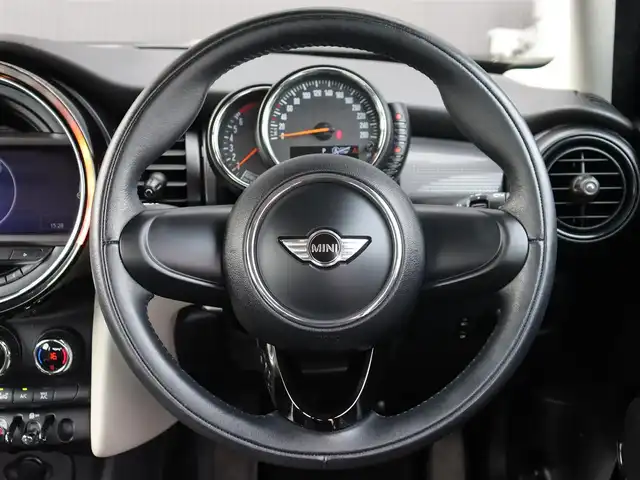 ＭＩＮＩ ＢＭＷ ミニ クーパー 長野県 2015(平27)年 5.6万km 紺 純正ナビ　/Ｂｌｕｅｔｏｏｔｈ　/純正１６ＡＷ　/横滑り防止　/アイドリングストップ　