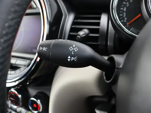 ＭＩＮＩ ＢＭＷ ミニ クーパー 長野県 2015(平27)年 5.6万km 紺 純正ナビ　/Ｂｌｕｅｔｏｏｔｈ　/純正１６ＡＷ　/横滑り防止　/アイドリングストップ　