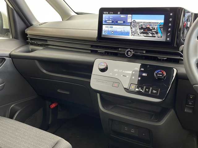 日産 セレナ ハイウェイスター V 新潟県 2023(令5)年 6万km プリズムホワイト 純正メモリナビ/フルセグTV/アラウンドビューモニター/Bluetooth/USB/デジタルインナーミラー/ビルトイン２．０ETC/パドルシフト/BSM/インテリジェントクルーズコントロール/プロパイロット/RCTA/コーナーセンサー/両側パワースライドドア/保証書/スペアキー1本/プッシュスタート
