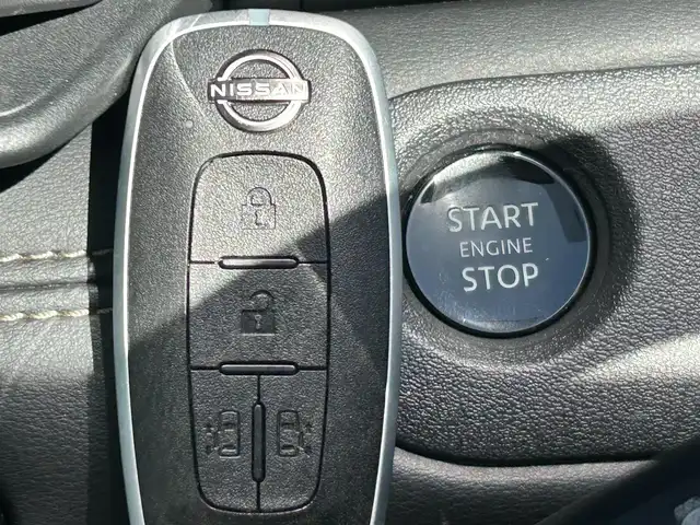 日産 セレナ ハイウェイスター V 静岡県 2023(令5)年 6万km プリズムホワイト 純正12.3型ナビ/フルセグTV/アラウンドビューモニター/Bluetooth/USB/デジタルインナーミラー/ビルトイン２．０ETC/パドルシフト/BSW/プロパイロット/RCTA/コーナーセンサー/両側パワースライドドア/保証書/スペアキー1本/プッシュスタート