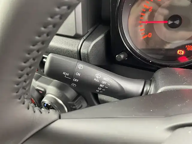 スズキ ジムニー XC 埼玉県 2025(令7)年 0.1万km未満 ブルーイッシュブラックパール3 届け出済み未使用車　登録時走行距離36km/スズキセーフティサポート/・デュアルセンサーブレーキサポート/・車線逸脱警報機能/・ふらつき警報機能/・先行車発進お知らせ機能/・ハイビームアシスト/・標識認識/クルーズコントロール/前席シートヒーター/LEDヘッドライト/フォグランプ/純正アルミホイール/純正フロアマット/ダウンヒルアシストコントロール/プッシュスタート/スマートキー