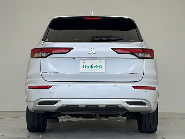 三菱 アウトランダー ＰＨＥＶ P 愛知県 2023(令5)年 1.7万km ホワイトダイヤモンド マイパイロット/衝突軽減システム/純正９型ディスプレイオーディオ（ナビあり）/サンルーフ/全方位カメラ/クルーズコントロール/BOSEプレミアムサウンド/シートヒーター/フルセグ/Bluetooth/バックカメラ/電動リアゲート/パワーシート/ヘッドアップディスプレイ/コーナーセンサー/純正アルミホイール/ETC２．０/ブラインドスポットモニター/LEDヘッドライト/パドルシフト/ステアリングヒーター/リアオートエアコン/オートマチックハイビーム/ドライブレコーダー/ステアリングスイッチ/スマートキー/プッシュスタート