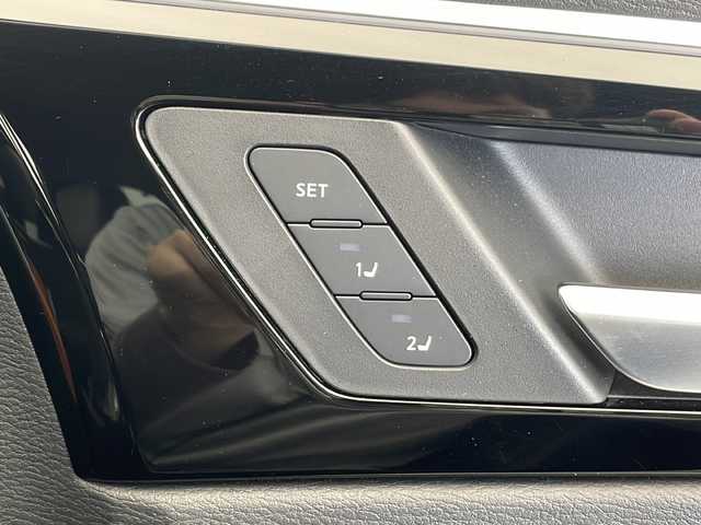 三菱 アウトランダー ＰＨＥＶ P 愛知県 2023(令5)年 1.7万km ホワイトダイヤモンド マイパイロット/衝突軽減システム/純正９型ディスプレイオーディオ（ナビあり）/サンルーフ/全方位カメラ/クルーズコントロール/BOSEプレミアムサウンド/シートヒーター/フルセグ/Bluetooth/バックカメラ/電動リアゲート/パワーシート/ヘッドアップディスプレイ/コーナーセンサー/純正アルミホイール/ETC２．０/ブラインドスポットモニター/LEDヘッドライト/パドルシフト/ステアリングヒーター/リアオートエアコン/オートマチックハイビーム/ドライブレコーダー/ステアリングスイッチ/スマートキー/プッシュスタート