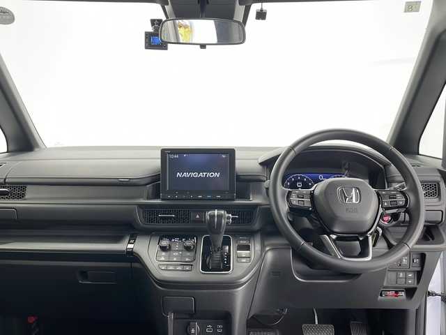 ホンダ ステップワゴン スパーダ 長野県 2023(令5)年 3.7万km プラチナホワイトパール 4WD/純正メモリナビ&フルセグTV&CD&DVD&USB&BT/ホンダセンシング/アダプティブクルーズコントロール/レーンキープアシスト/車線逸脱警報/衝突軽減ブレーキ/ブラインドスポットモニター/標識認識機能/社外前方ドライブレコーダー/両側パワースライドドア/ハーフレザーシート/ステアリングスイッチ/2列目サンシェード/バックカメラ/ETC/LEDヘッドライト/オートライト/フロントフォグランプ/電動格納ミラー/ウィンカーミラー/ドアミラーヒーター/電動ホールド/ブレーキホールド/純正16インチAW装着/純正フロアマット/プッシュスタート/スマートキー