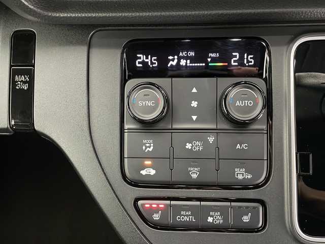 ホンダ ステップワゴン スパーダ 長野県 2023(令5)年 3.7万km プラチナホワイトパール 4WD/純正メモリナビ&フルセグTV&CD&DVD&USB&BT/ホンダセンシング/アダプティブクルーズコントロール/レーンキープアシスト/車線逸脱警報/衝突軽減ブレーキ/ブラインドスポットモニター/標識認識機能/社外前方ドライブレコーダー/両側パワースライドドア/ハーフレザーシート/ステアリングスイッチ/2列目サンシェード/バックカメラ/ETC/LEDヘッドライト/オートライト/フロントフォグランプ/電動格納ミラー/ウィンカーミラー/ドアミラーヒーター/電動ホールド/ブレーキホールド/純正16インチAW装着/純正フロアマット/プッシュスタート/スマートキー