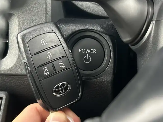 トヨタ シエンタ ハイブリッド Z 愛知県 2025(令7)年 0.1万km未満 Ｄグリーン 登録済未使用車/7人乗り/純正12.3インチナビ/（AM/FM/Bluetooth/フルセグTV/USB)/全方位カメラ/トヨタセーフティセンス/・プリクラッシュセーフティ/・オートマチックハイビーム/・レーダークルーズコントロール/・レーントレーシングアシスト/ブラインドスポットモニター/クリアランスソナー/ETC2.0/ドライブレコーダー/シートヒーター/ステアリングヒーター/両側パワースライドドア/スマートキー/スペアキー有/プッシュスタート/横滑り防止装置/LEDヘッドライト