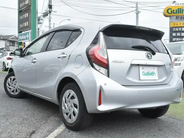 トヨタ アクア 神奈川県 2019(令1)年 5.6万km シルバーM ワンオーナー/純正メモリナビ/Bluetooth/バックカメラ/地デジTV/ドラレコ/ETC/ドアバイザー/純正フロアマット/保証書/スペアスマートキー/記録簿（R2 3 6 7）