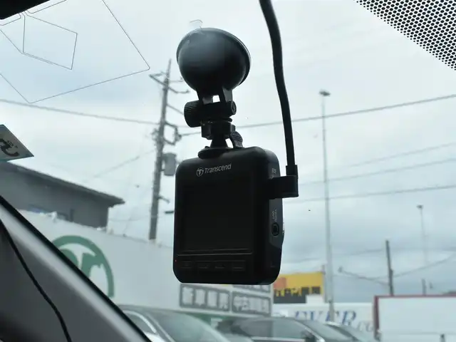 トヨタ アクア 神奈川県 2019(令1)年 5.6万km シルバーM ワンオーナー/純正メモリナビ/Bluetooth/バックカメラ/地デジTV/ドラレコ/ETC/ドアバイザー/純正フロアマット/保証書/スペアスマートキー/記録簿（R2 3 6 7）
