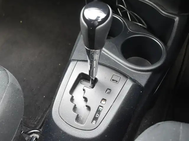 トヨタ アクア 神奈川県 2019(令1)年 5.6万km シルバーM ワンオーナー/純正メモリナビ/Bluetooth/バックカメラ/地デジTV/ドラレコ/ETC/ドアバイザー/純正フロアマット/保証書/スペアスマートキー/記録簿（R2 3 6 7）
