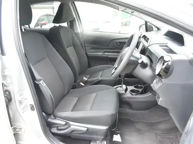 トヨタ アクア 神奈川県 2019(令1)年 5.6万km シルバーM ワンオーナー/純正メモリナビ/Bluetooth/バックカメラ/地デジTV/ドラレコ/ETC/ドアバイザー/純正フロアマット/保証書/スペアスマートキー/記録簿（R2 3 6 7）