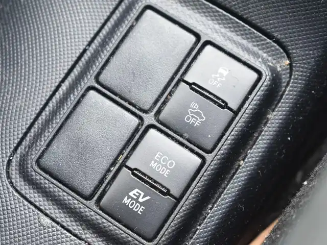 トヨタ アクア 神奈川県 2019(令1)年 5.6万km シルバーM ワンオーナー/純正メモリナビ/Bluetooth/バックカメラ/地デジTV/ドラレコ/ETC/ドアバイザー/純正フロアマット/保証書/スペアスマートキー/記録簿（R2 3 6 7）