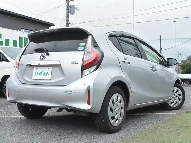 トヨタ アクア 神奈川県 2019(令1)年 5.6万km シルバーM ワンオーナー/純正メモリナビ/Bluetooth/バックカメラ/地デジTV/ドラレコ/ETC/ドアバイザー/純正フロアマット/保証書/スペアスマートキー/記録簿（R2 3 6 7）
