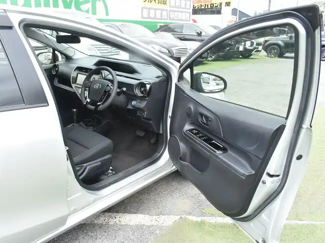 トヨタ アクア 神奈川県 2019(令1)年 5.6万km シルバーM ワンオーナー/純正メモリナビ/Bluetooth/バックカメラ/地デジTV/ドラレコ/ETC/ドアバイザー/純正フロアマット/保証書/スペアスマートキー/記録簿（R2 3 6 7）