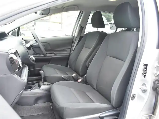 トヨタ アクア 神奈川県 2019(令1)年 5.6万km シルバーM ワンオーナー/純正メモリナビ/Bluetooth/バックカメラ/地デジTV/ドラレコ/ETC/ドアバイザー/純正フロアマット/保証書/スペアスマートキー/記録簿（R2 3 6 7）