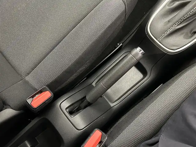 シトロエン Ｃ３ シャイン 岡山県 2018(平30)年 3.2万km グレー 純正ディスプレイオーディオ/バックカメラ/AppleCarplay/クルーズコントロール/レーンキープアシスト/アクティブセーフティブレーキ/疲労検知システム/インテリジェントハイビーム/ブラインドスポットミニター/LEDヘッドライト/シトロエン　コネクティッドカム/社外１６インチアルミホイール