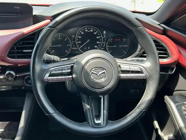 マツダ マツダ３ファストバック XD バーガンディセレクション 宮城県 2020(令2)年 3.5万km ソウルレッドクリスタルM スマートブレーキサポート/AT誤発進抑制制御/全車速追従機能付レーダークルーズコントロール/クルージングトラフィックサポート/車線逸脱警報システム/レーンキープアシスト/前後側方接近車両検知/ブラインドスポットモニタリング/交通標識認識システム/パーキングセンサー/ドライバーアテンションアラート/ヘッドアップディスプレイ/マツダコネクト8.8インチセンターディスプレイ/・CD/DVD/・Bluetooth/・フルセグTV/・USB/HDMI/バックカメラ/ビルトインETC/レッドパーフォレーション革シート/運転席メモリー機能付パワーシート/前席シートヒーター/革巻きステアリング/ステアリングヒーター/ステアリングスイッチ/パドルシフト/アダプティブLEDヘッドランプ/オートライト/スマートキー＆プッシュスタート/スペアキー1本/電動パーキングブレーキ/ブレーキホールド/電動格納ミラー/純正18インチAW/純正フロアマット/トノカバー/W/サイド/カーテンエアバッグ