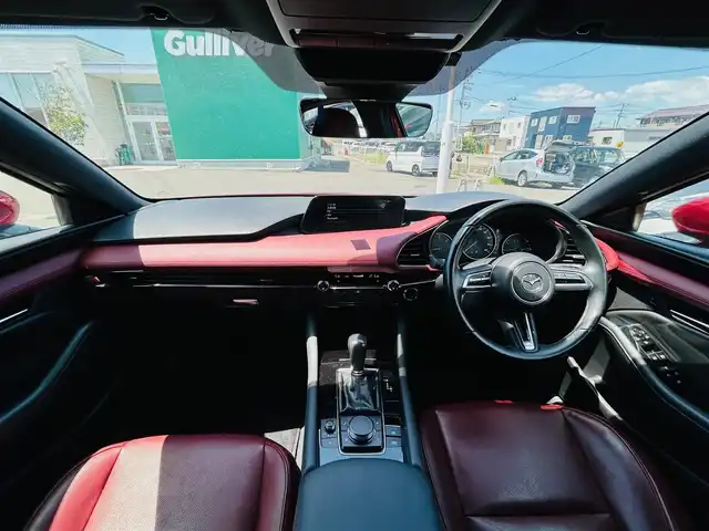 マツダ マツダ３ファストバック XD バーガンディセレクション 宮城県 2020(令2)年 3.5万km ソウルレッドクリスタルM スマートブレーキサポート/AT誤発進抑制制御/全車速追従機能付レーダークルーズコントロール/クルージングトラフィックサポート/車線逸脱警報システム/レーンキープアシスト/前後側方接近車両検知/ブラインドスポットモニタリング/交通標識認識システム/パーキングセンサー/ドライバーアテンションアラート/ヘッドアップディスプレイ/マツダコネクト8.8インチセンターディスプレイ/・CD/DVD/・Bluetooth/・フルセグTV/・USB/HDMI/バックカメラ/ビルトインETC/レッドパーフォレーション革シート/運転席メモリー機能付パワーシート/前席シートヒーター/革巻きステアリング/ステアリングヒーター/ステアリングスイッチ/パドルシフト/アダプティブLEDヘッドランプ/オートライト/スマートキー＆プッシュスタート/スペアキー1本/電動パーキングブレーキ/ブレーキホールド/電動格納ミラー/純正18インチAW/純正フロアマット/トノカバー/W/サイド/カーテンエアバッグ