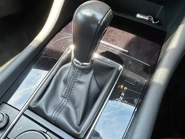 マツダ マツダ３ファストバック XD バーガンディセレクション 宮城県 2020(令2)年 3.5万km ソウルレッドクリスタルM スマートブレーキサポート/AT誤発進抑制制御/全車速追従機能付レーダークルーズコントロール/クルージングトラフィックサポート/車線逸脱警報システム/レーンキープアシスト/前後側方接近車両検知/ブラインドスポットモニタリング/交通標識認識システム/パーキングセンサー/ドライバーアテンションアラート/ヘッドアップディスプレイ/マツダコネクト8.8インチセンターディスプレイ/・CD/DVD/・Bluetooth/・フルセグTV/・USB/HDMI/バックカメラ/ビルトインETC/レッドパーフォレーション革シート/運転席メモリー機能付パワーシート/前席シートヒーター/革巻きステアリング/ステアリングヒーター/ステアリングスイッチ/パドルシフト/アダプティブLEDヘッドランプ/オートライト/スマートキー＆プッシュスタート/スペアキー1本/電動パーキングブレーキ/ブレーキホールド/電動格納ミラー/純正18インチAW/純正フロアマット/トノカバー/W/サイド/カーテンエアバッグ