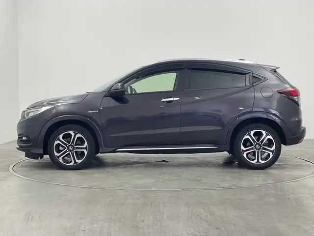 ホンダ ヴェゼル ハイブリッド Z ホンダセンシング 群馬県 2019(令1)年 4.7万km ルーセブラックM 純正８型ナビ　バックカメラ　衝突被害軽減ブレーキ　ルーフレール　パドルシフト　電動サイドブレーキ　ETC ドライブレコーダー　ハーフレザーシート　シートヒーター　レザーステアリング　LED 禁煙車