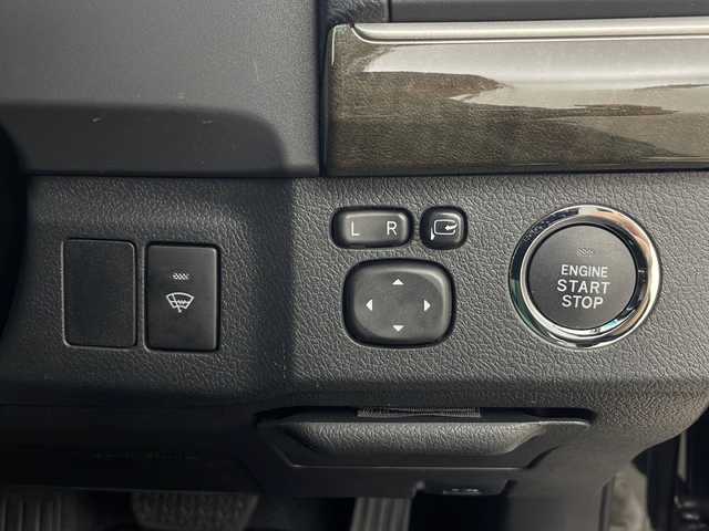トヨタ マークＸ 250G Four 秋田県 2016(平28)年 5.8万km ブラック 4WD/社外ナビ/バックカメラ/寒冷地仕様/横滑り防止装置/ワイパーデアイサー/ステアリングリモコン/D席パワーシート/Sport mode/Snow mode/Eco mode/オートライト/革巻きステアリング/プッシュスタート/スマートキー/スペアキー/ウィンカーミラー/純正AW/純正フロアマット