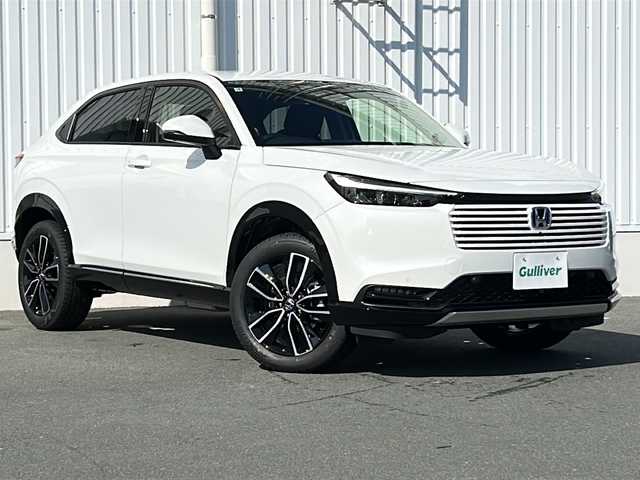 ホンダ ヴェゼル ハイブリッド e:HEV Z 三重県 2025(令7)年 0.1千km プラチナホワイトパール 登録済未使用車 /純正ナビ /全周囲カメラ/BSM /ビルトインETC2.0 /ワイヤレス充電器 /パワーバックドア /前席シートヒーター /USB・タイプC 給電/スペアキー /コーナーセンサー /ハーフレザーシート/ダウンヒルアシストコントロール/レーダークルーズコントロール/レーンキープアシスト/衝突軽減ブレーキ/電子パーキング/LEDヘッドライト/オートハイビーム/オートライト/革巻きステアリング/ステアリングスイッチ/電動格納ミラー/禁煙車